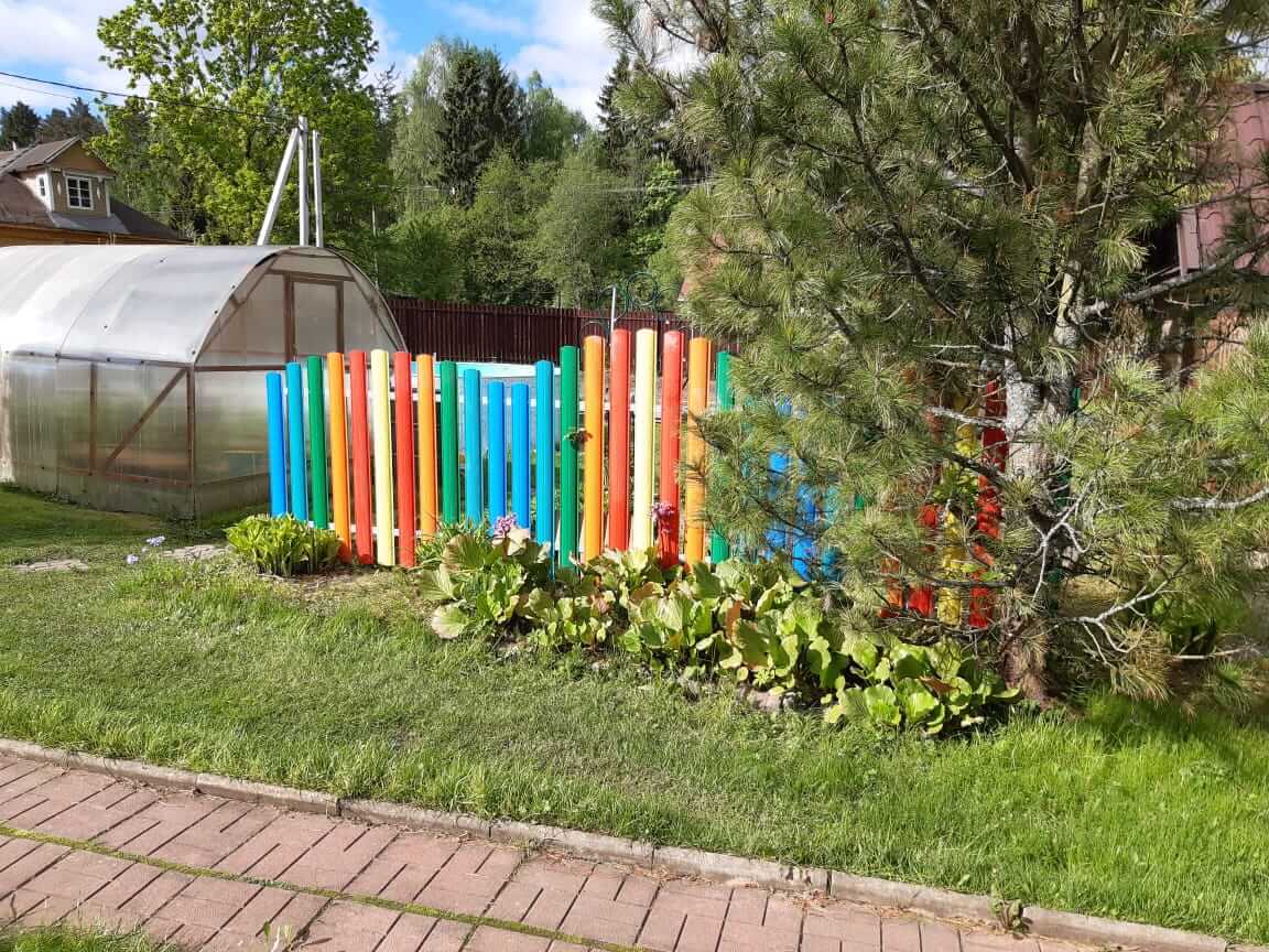 забор из разноцветного штакетника односторонний фото1 в Славгороде