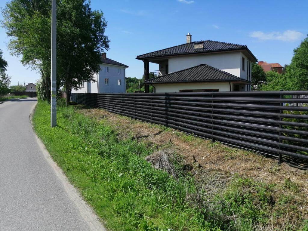 забор из штакетника Черный Стальной Бархат фото1 в Славгороде