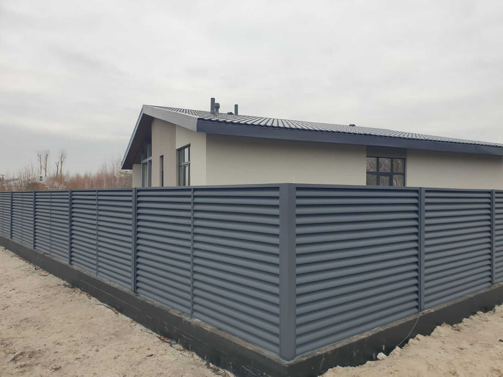 забор-жалюзи серый графит МАТОВЫЙ фото6 в Славгороде