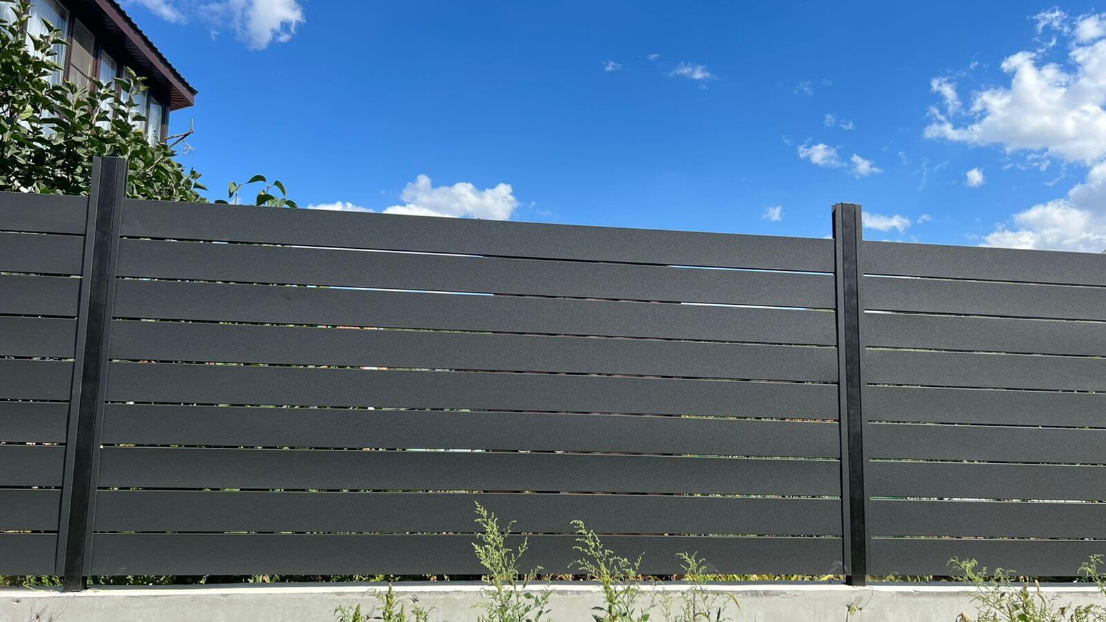 забор из металлопланкена ral7024 серый графит матте фото2 в Славгороде