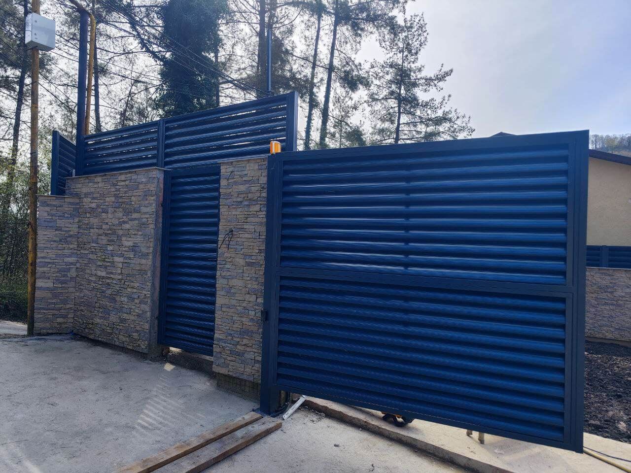 Забор-жалюзи 78м RAL7024/7024 Серый Графит двусторонний фото 12 в Славгороде