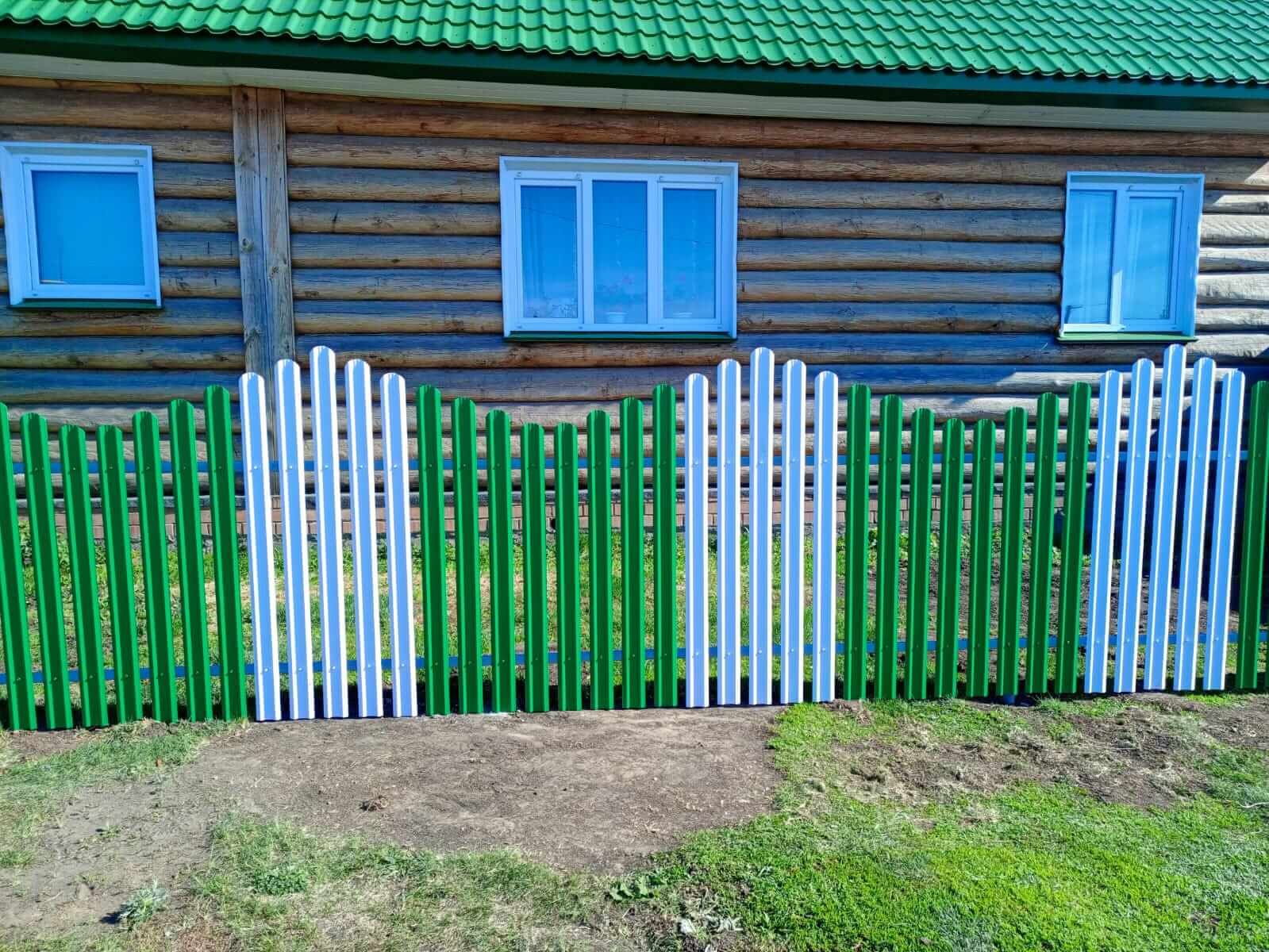 Забор из штакетника 18м в двух цветах RAL9003 Белый + RAL6029 Зеленая Мята в Славгороде