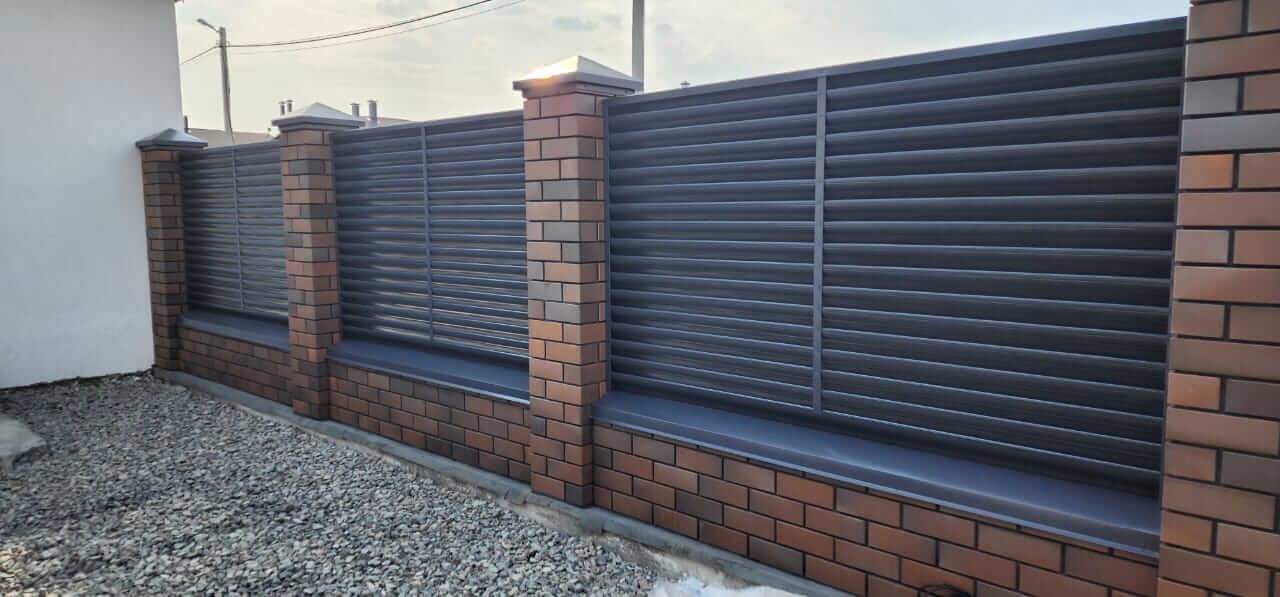 Забор из ламелей еврожалюзи 22м RAL7024/7024 Серый Графит двусторонний фото 1 в Славгороде