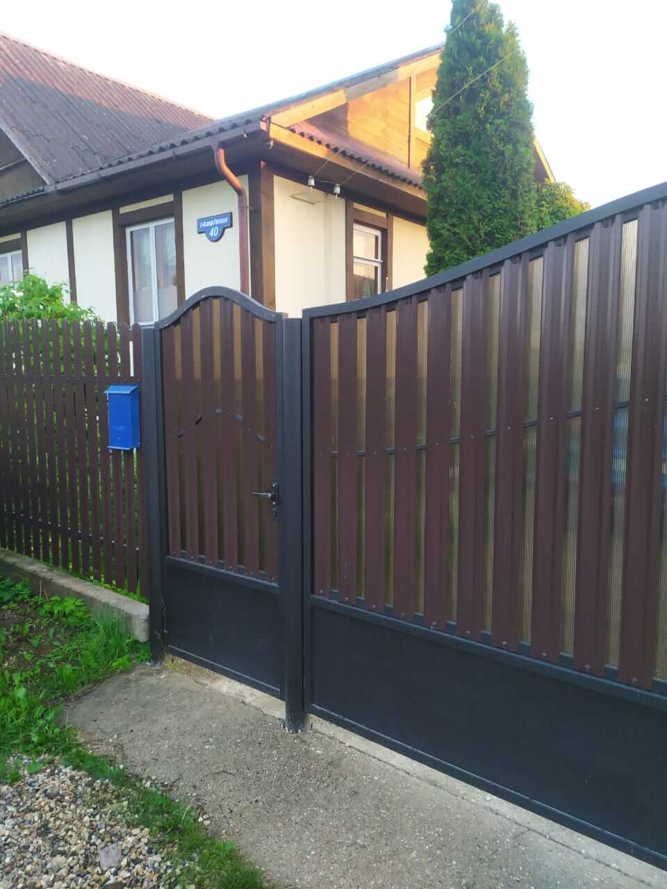 Забор из штакетника ЭКО-М 16м RAL8017 полиэфирная эмаль фото 1 в Славгороде