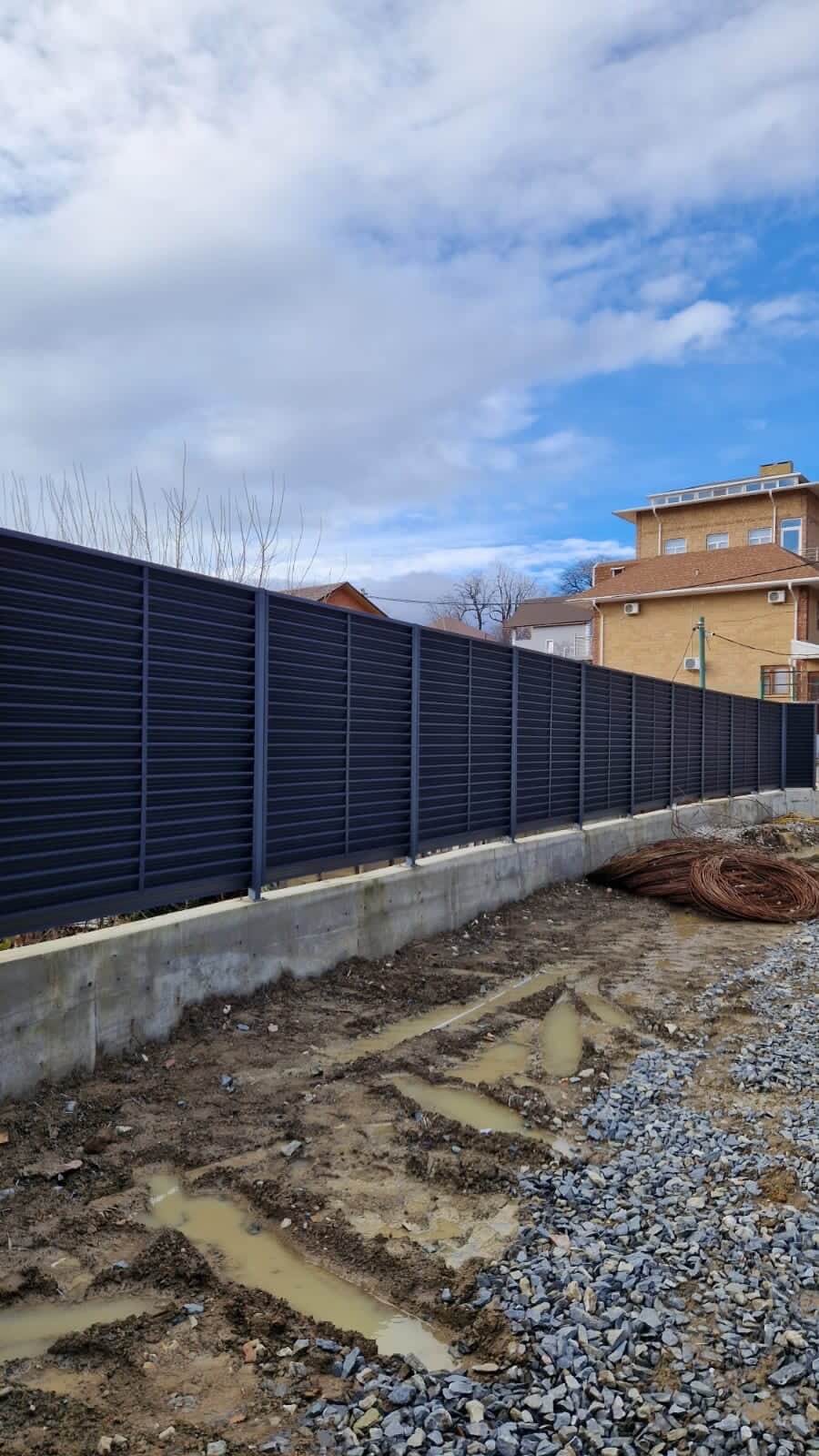 Забор-жалюзи из ламелей ЭКО-Z усиленных 87м RAL7024 Серый Графит матовый фото 6 в Славгороде