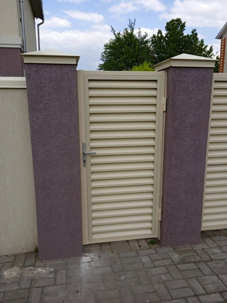 Забор-жалюзи с ламелями ЭКО-Z 10м RAL1015 Слоновая Кость фото 3 в Славгороде