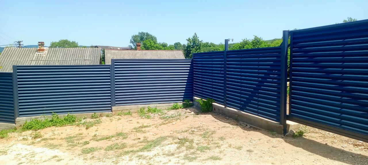 Забор-жалюзи из ламелей Еврожалюзи 53м RAL7024 Серый Графит МАТТЕ фото 4 в Славгороде