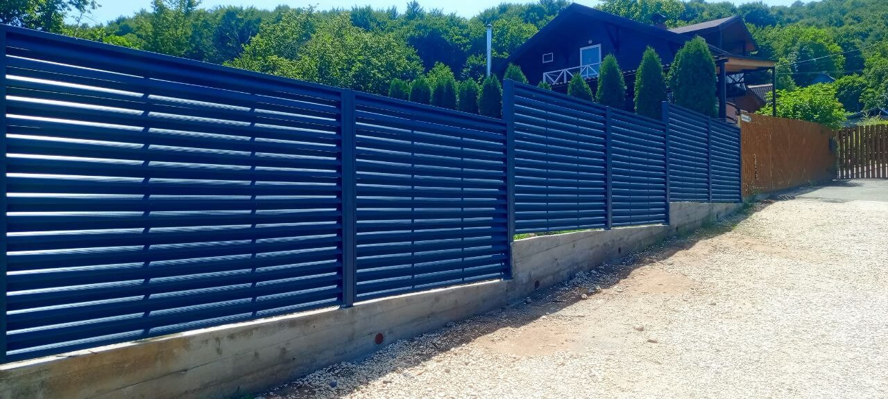 Забор-жалюзи из ламелей Еврожалюзи 53м RAL7024 Серый Графит МАТТЕ фото 12 в Славгороде