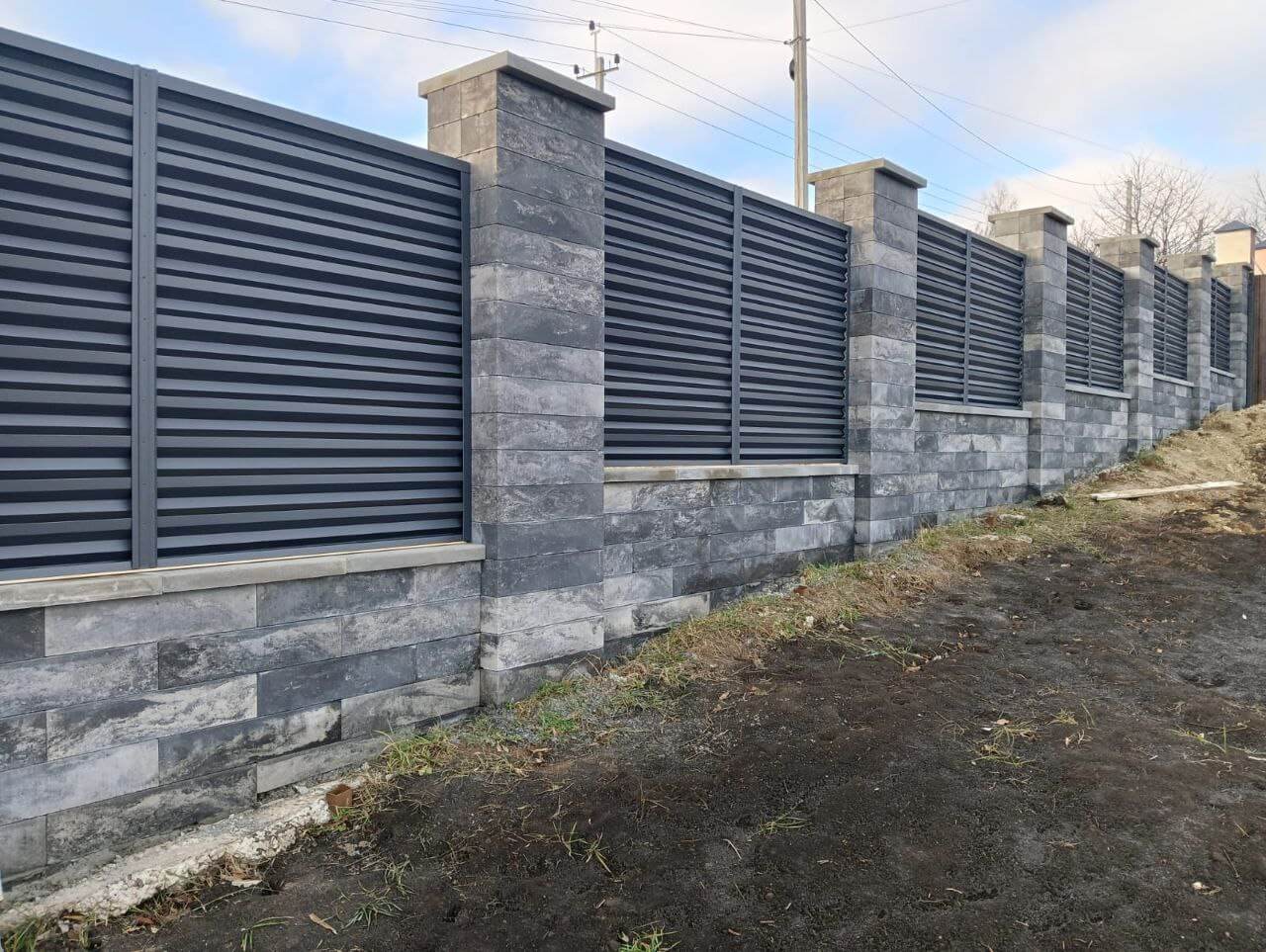 Забор-жалюзи из ламелей Елочка 72м RAL7024/7024 Серый Графит двусторонний МАТТЕ фото 4 в Славгороде
