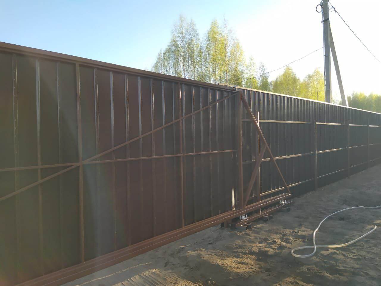 Забор из металлосайдинга ЕВРО-БРУС 25м Темный Каштан 3D Принтек фото 4 в Славгороде