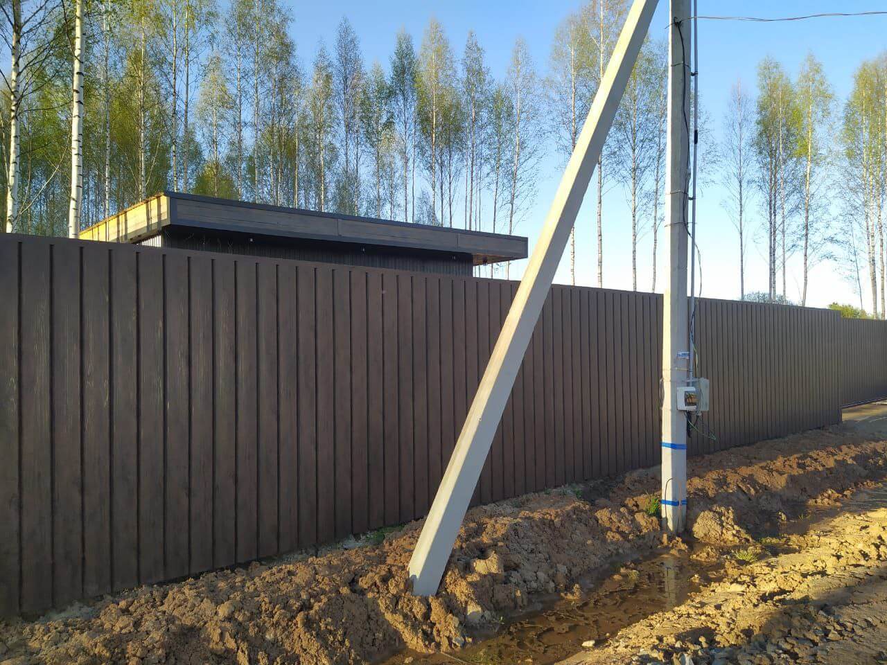 Забор из металлосайдинга ЕВРО-БРУС 25м Темный Каштан 3D Принтек фото 2 в Славгороде