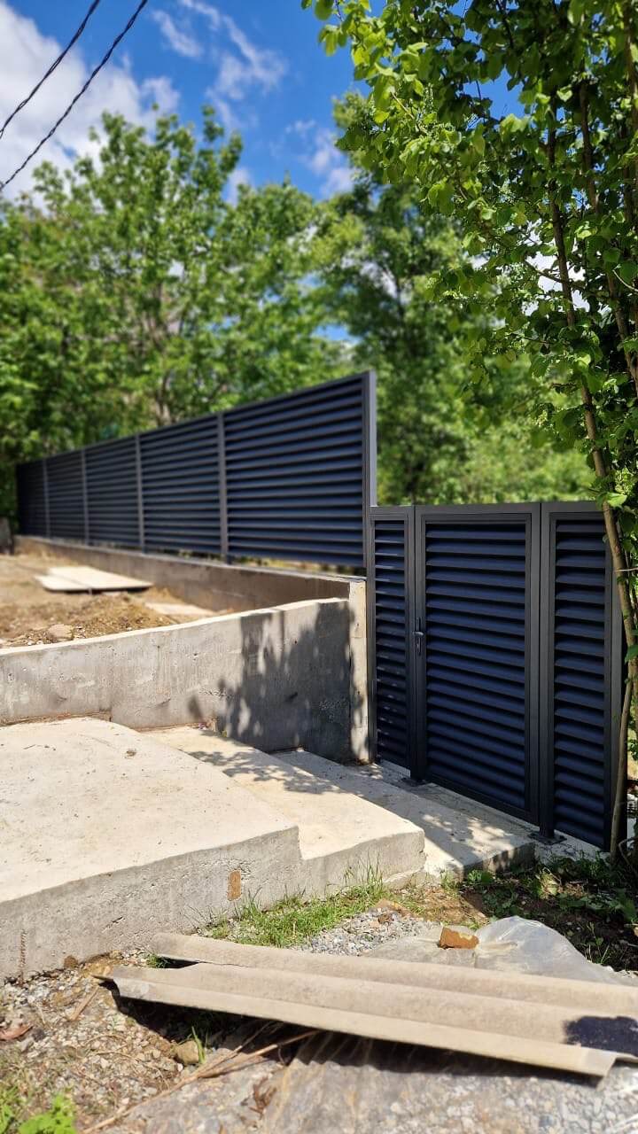 Забор-жалюзи из ламелей еврожалюзи 23м RAL7024/7024 Серый Графит двусторонний МАТТЕ фото 1 в Славгороде