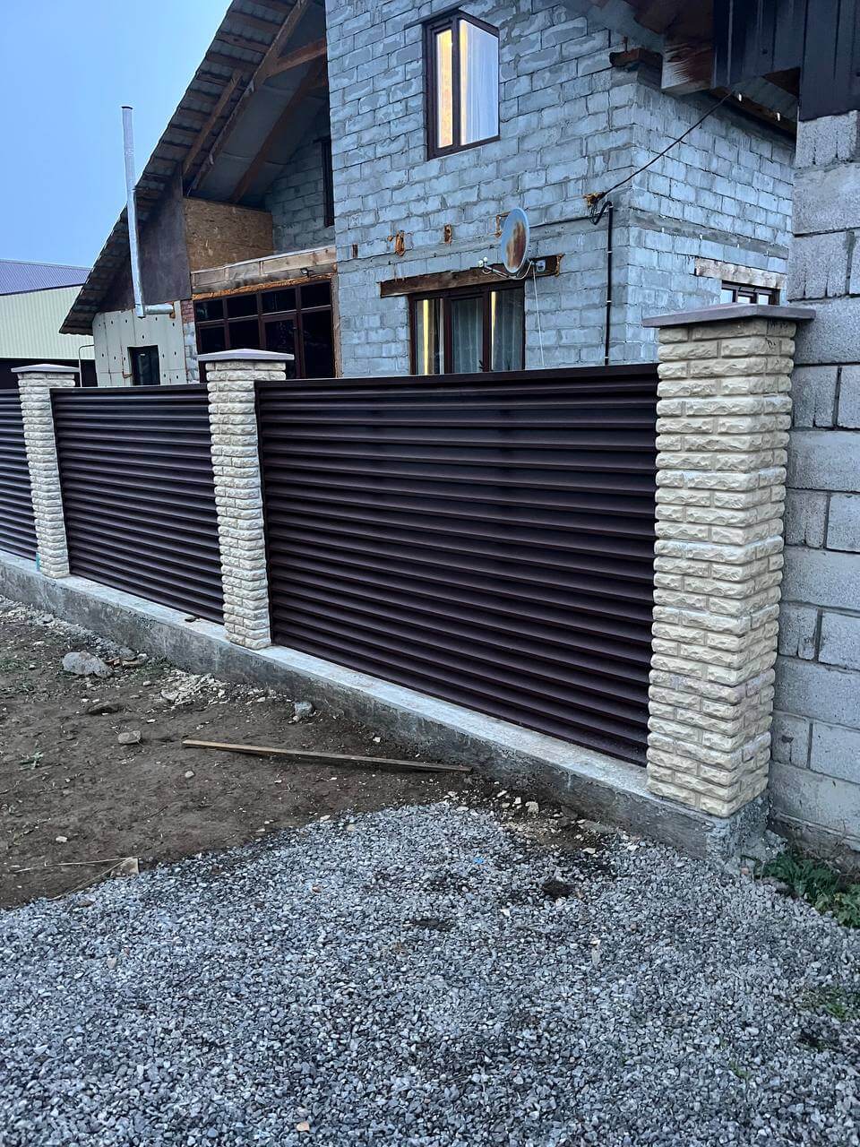 Забор-жалюзи из ламелей ЭКО-Z 18м RAL8017/8017 Шоколад двусторонний фото 2 в Славгороде