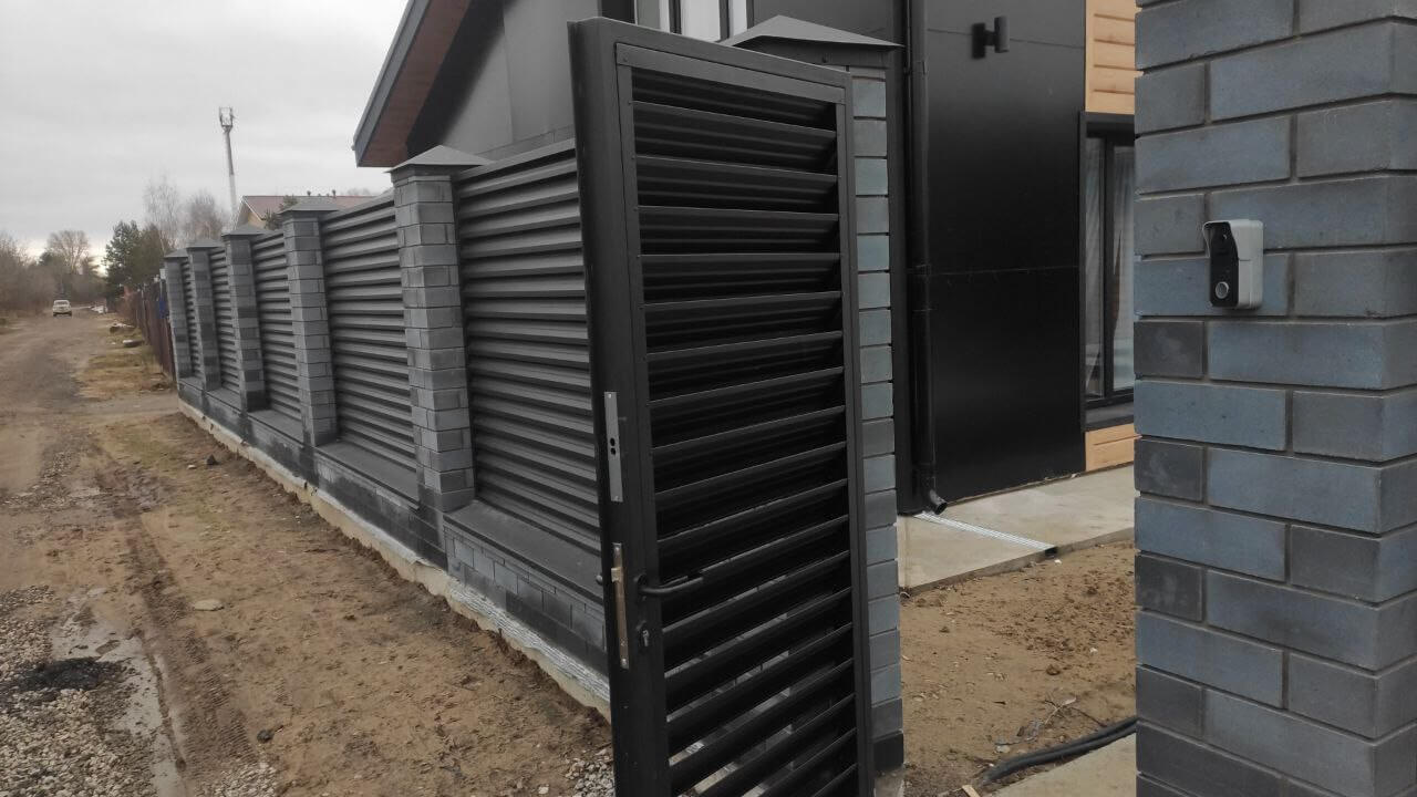 Забор-жалюзи из ламелей ЭКО-Z 17м RAL9005/9005 Черный МАТТЕ фото 1 в Славгороде