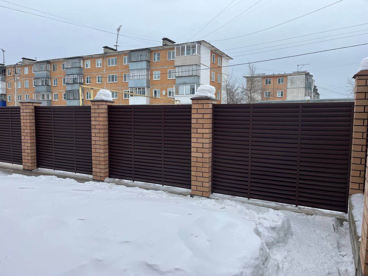 Забор-жалюзи из ламелей ЭКО-Z 87м RAL8017/8017 Шоколад двусторонний МАТТЕ фото 17 в Славгороде