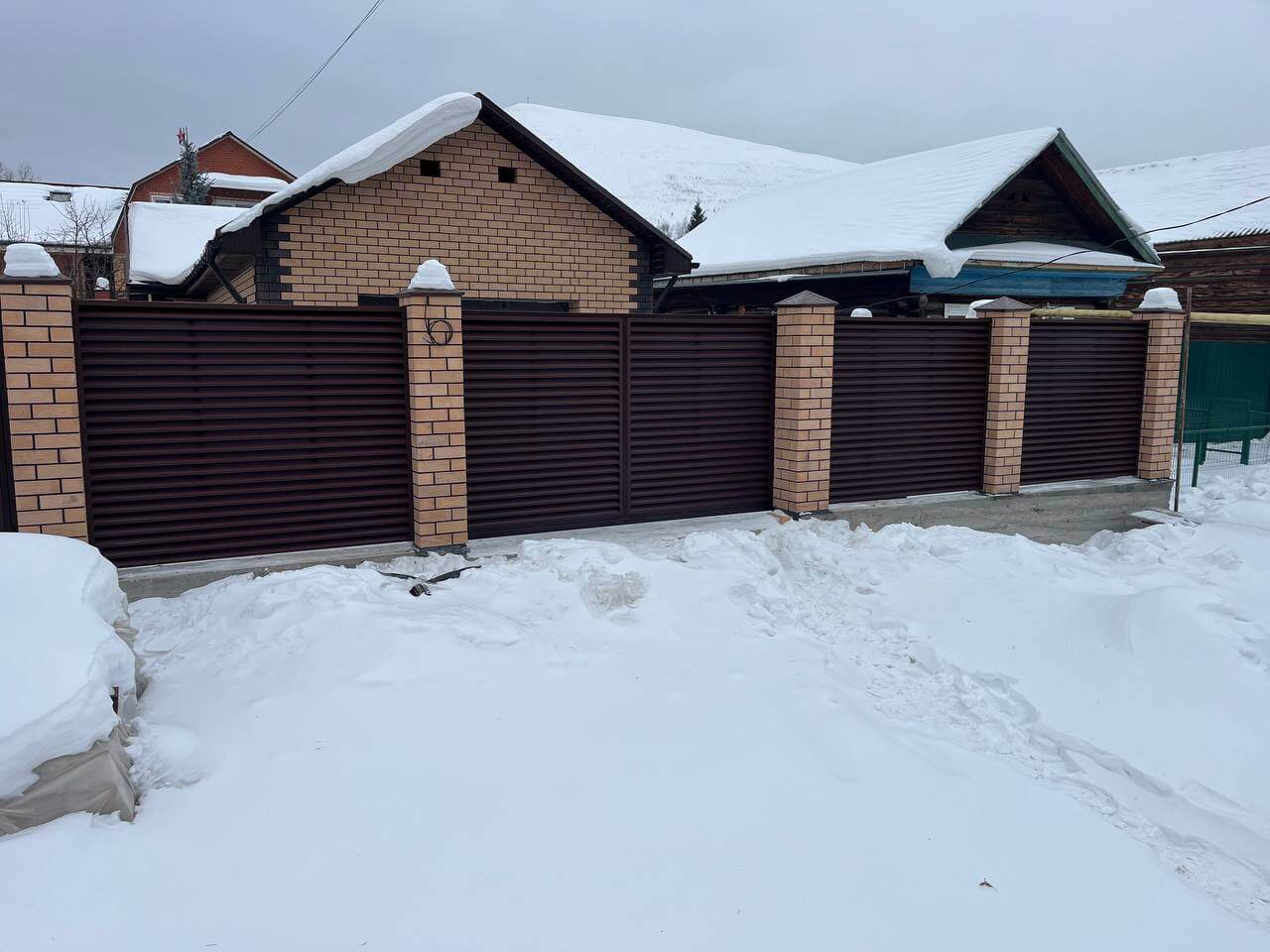 Забор-жалюзи из ламелей ЭКО-Z 87м RAL8017/8017 Шоколад двусторонний МАТТЕ фото 3 в Славгороде