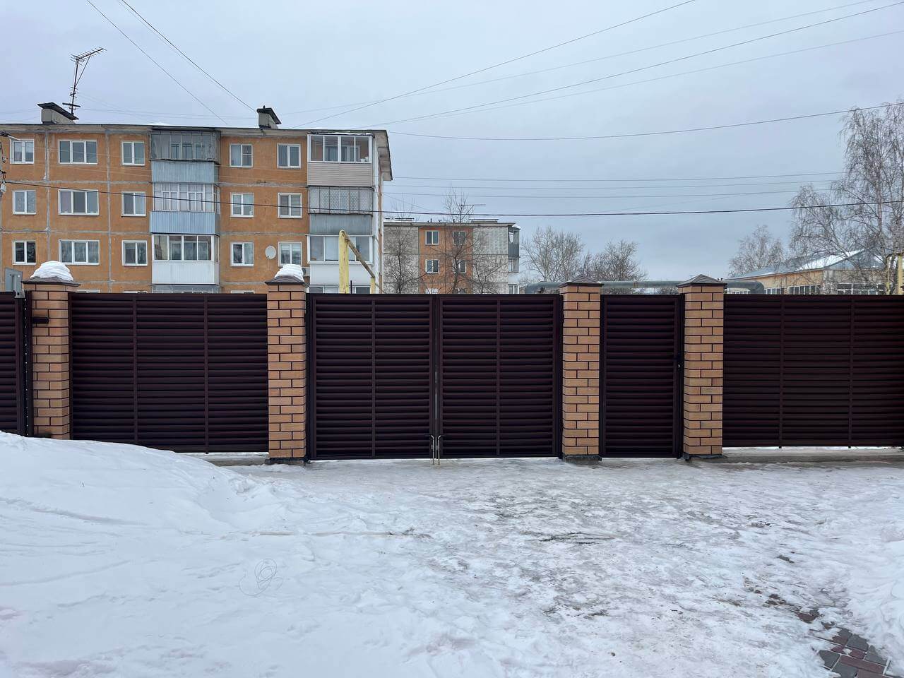 Забор-жалюзи из ламелей ЭКО-Z 87м RAL8017/8017 Шоколад двусторонний МАТТЕ фото 1 в Славгороде
