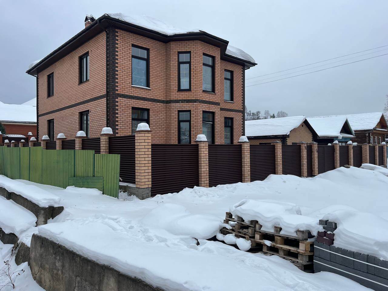 Забор-жалюзи из ламелей ЭКО-Z 87м RAL8017/8017 Шоколад двусторонний МАТТЕ фото 12 в Славгороде