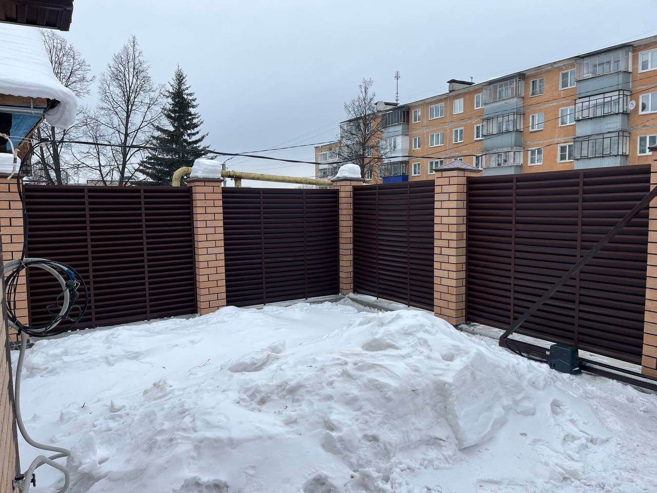 Забор-жалюзи из ламелей ЭКО-Z 87м RAL8017/8017 Шоколад двусторонний МАТТЕ фото 11 в Славгороде