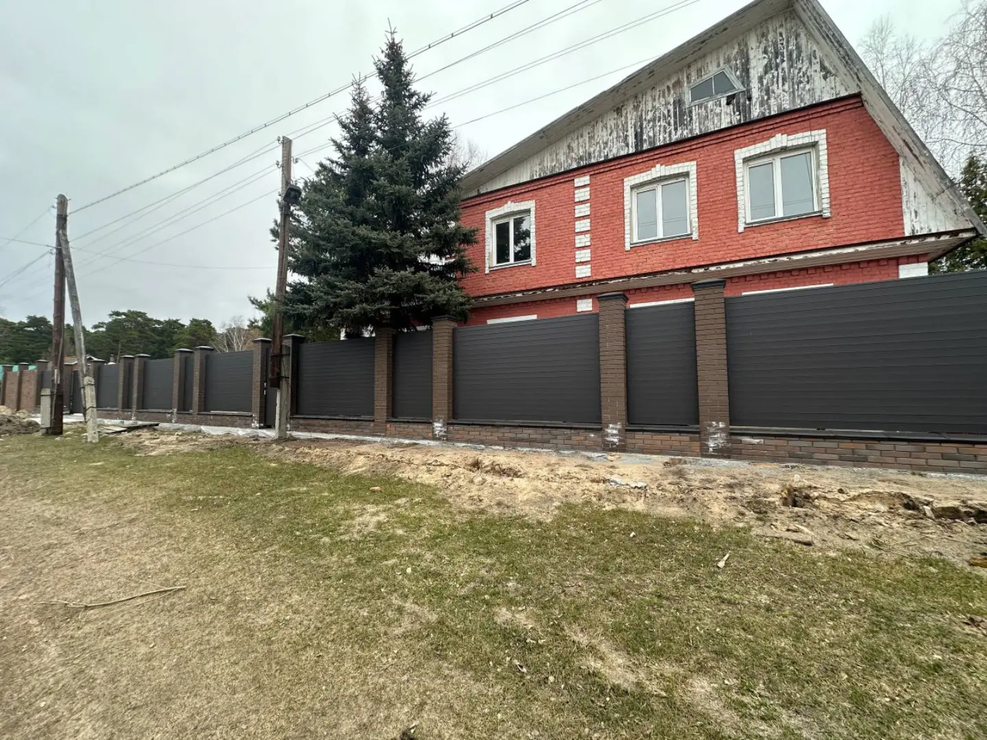 Забор-ранчо из металлического планкена 28м RAL8019 Темный Шоколад МАТТЕ фото 2 в Славгороде
